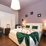 A Casa Di Sara Family With Private Parking Desenzanoloft Official Partner Homes & By Marriott Bonvoy * Desenzano del Garda