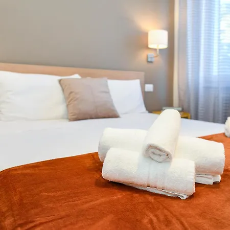 Lejlighed Desenzanoloft Official Partner Marriott Homes & - A Casa Di Sara Family With Private Parking