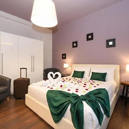 A Casa Di Sara Family With Private Parking Desenzanoloft Official Partner Homes & By Marriott Bonvoy * Дезенцано-дель-Гарда