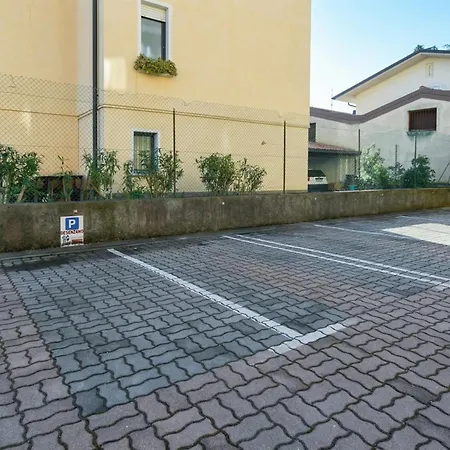 A Casa Di Sara Family With Private Parking Desenzanoloft Official Partner Homes & By Marriott Bonvoy * Дезенцано-дель-Гарда