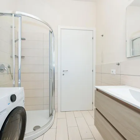 Apartment Desenzanoloft A Casa Di Sara Desenzano del Garda